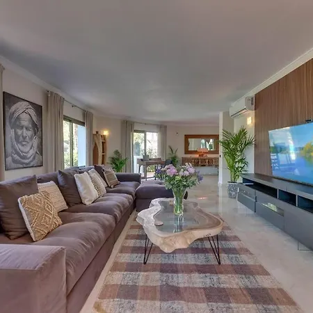 Beachfront Apartament *