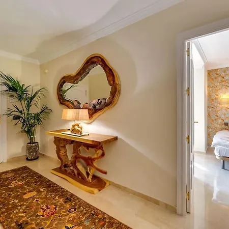 Beachfront Apartament Marbella